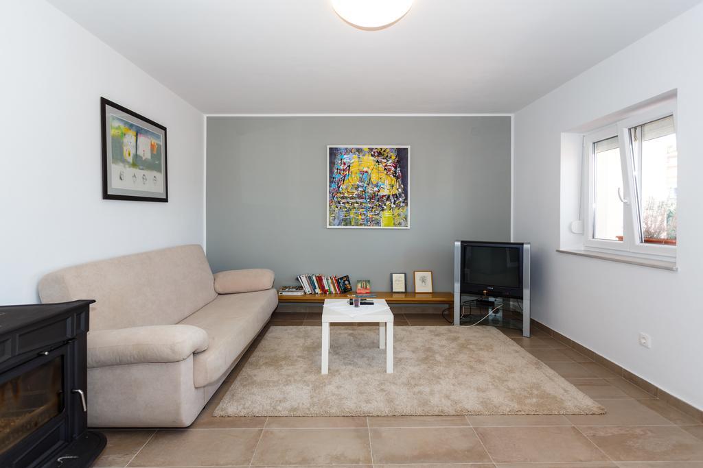 Villa Mirela Apartment Vrbnik Dış mekan fotoğraf